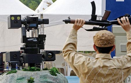 Hàn Quốc hé lộ mẫu robot gác biên giới tối tân